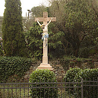 Restauriertes Kreuz zurück