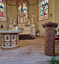 Ambo und Altar