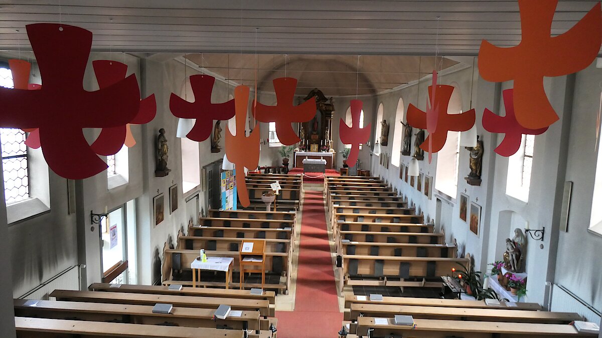 Kleine Zeichen für Hoffnung und Frieden in der Dorfkirche Aulhausen